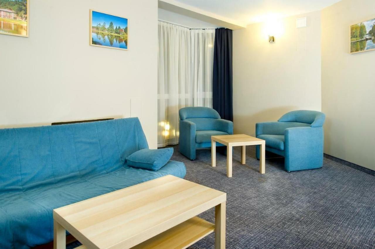 Wawrzkowizna Hotel Rzasawa Exterior photo