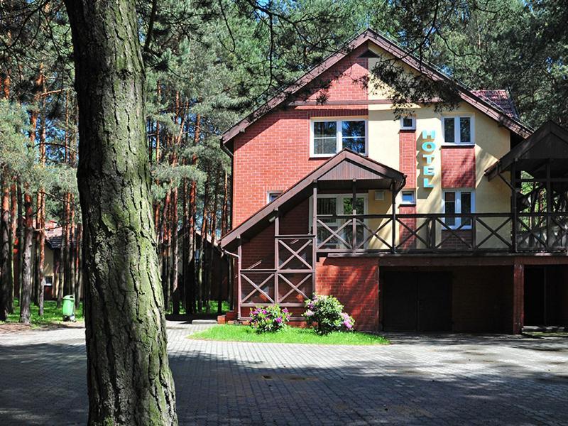 Wawrzkowizna Hotel Rzasawa Exterior photo